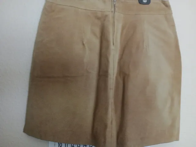 Falda piel vuelta beige y otra en gris de fantasia