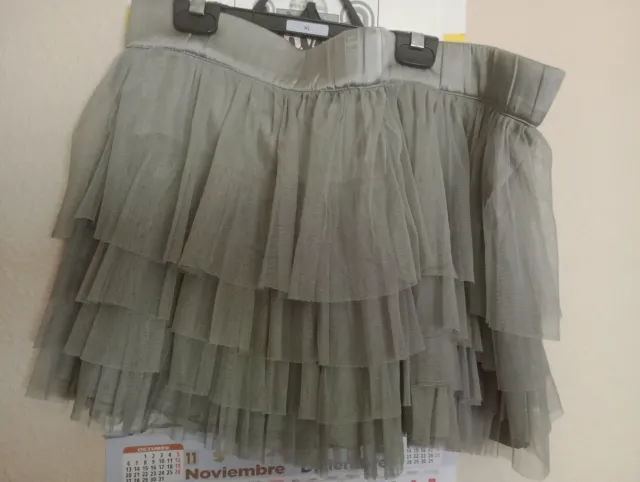 Falda piel vuelta beige y otra en gris de fantasia