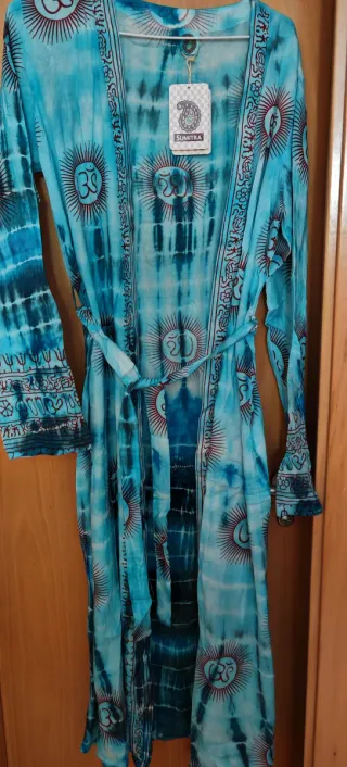 Bata larga tie-dye Om