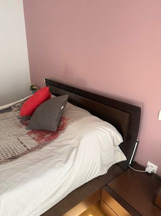 Habitación Matrimonio con base tapizada de madera