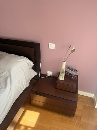 Habitación Matrimonio con base tapizada de madera