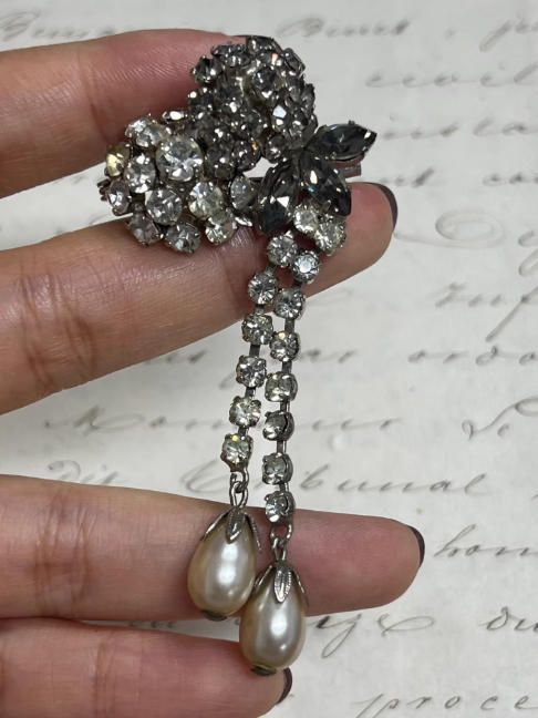 Broche de pedrería y perlas
