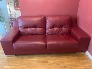 Sofá de piel rojo