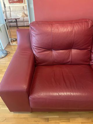 Sofá de piel rojo