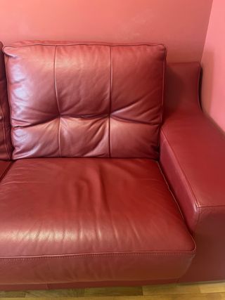 Sofá de piel rojo