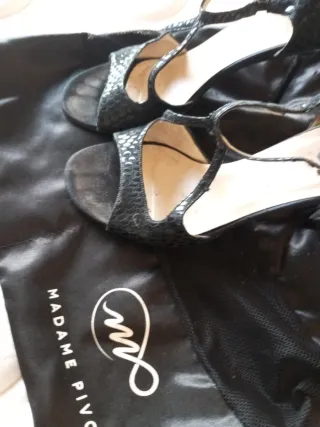 Zapatos de tango Madame Pivot negros.