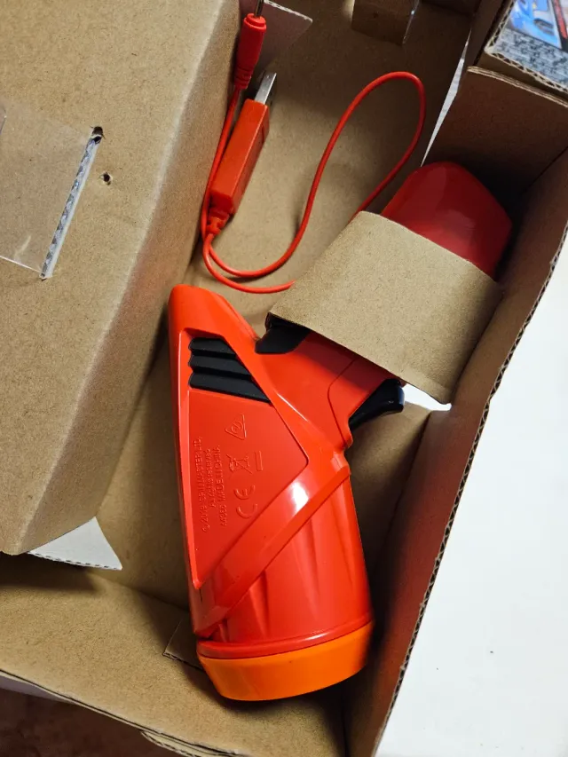 Coche teledirigido naranja