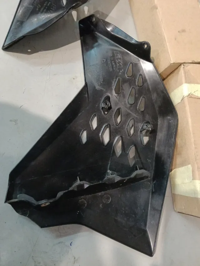 Tapas laterales KTM 2008-2011