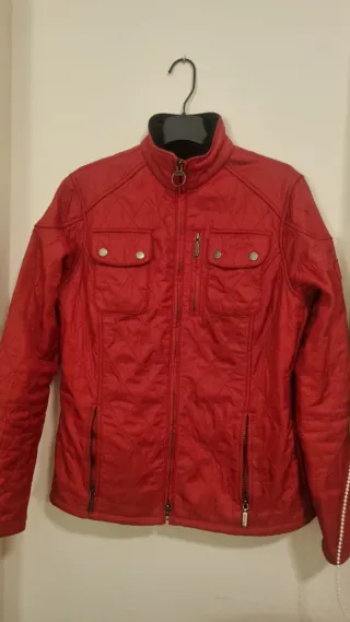 Chaqueta Barbour acolchada roja y negra