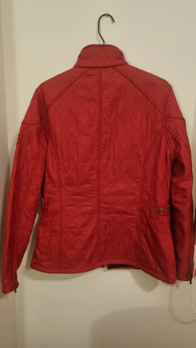 Chaqueta Barbour acolchada roja y negra