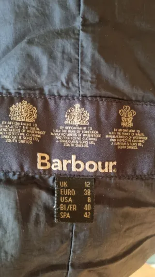 Chaqueta Barbour acolchada roja y negra