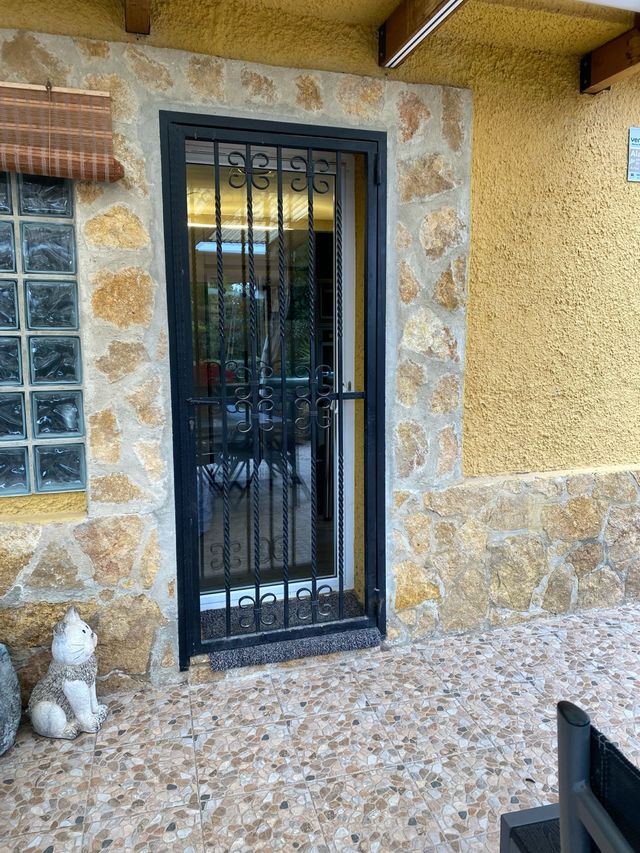 Reja de seguridad para puerta