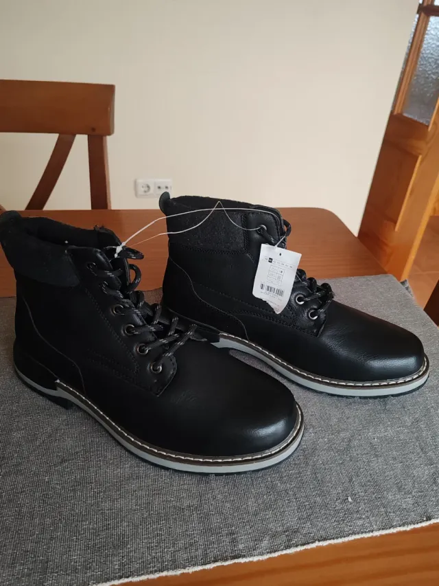 Botas negras para hombre