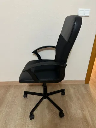 Silla de oficina negra