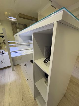 Mostrador Recepción Blanco y Dorado