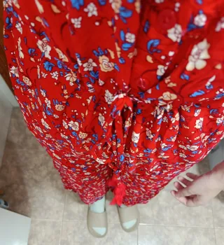 Mono largo y fresco, estampado flores rojo