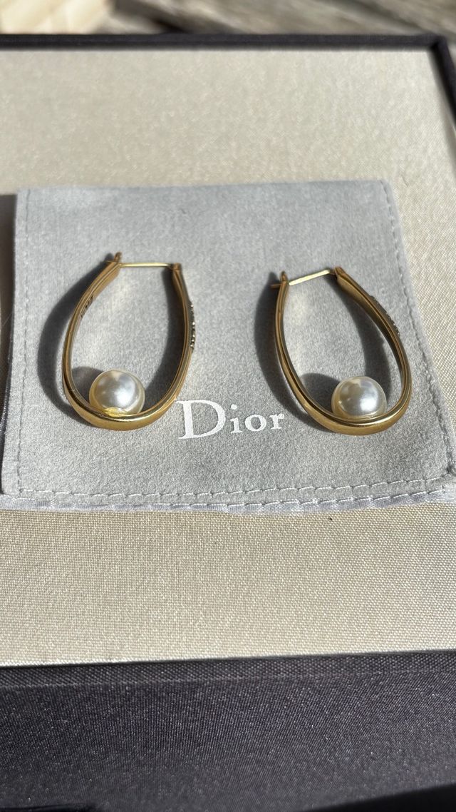 Dior pendientes dorados J’Adior perla