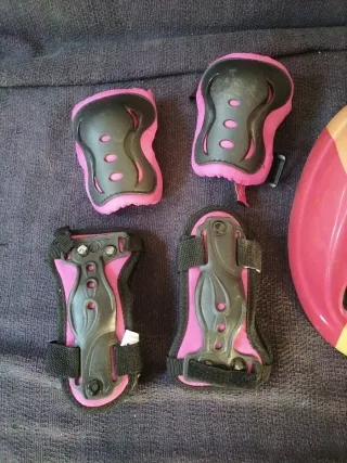 Casco y protecciones patinaje niña