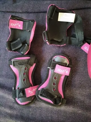 Casco y protecciones patinaje niña