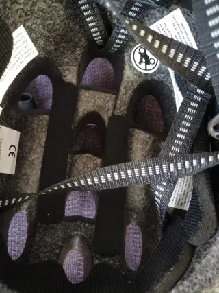 Casco y protecciones patinaje niña