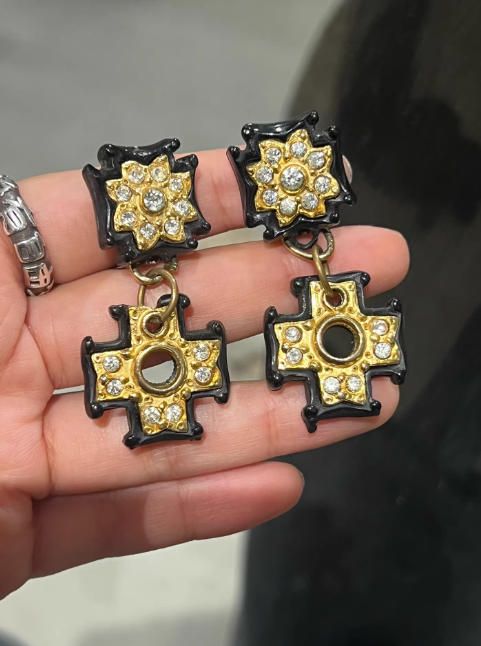 Pendientes vintage cruz oro y negro