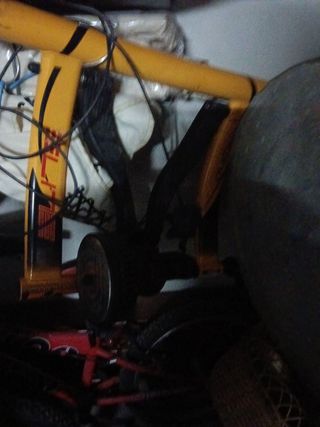 Rodillo para bicicleta amarillo