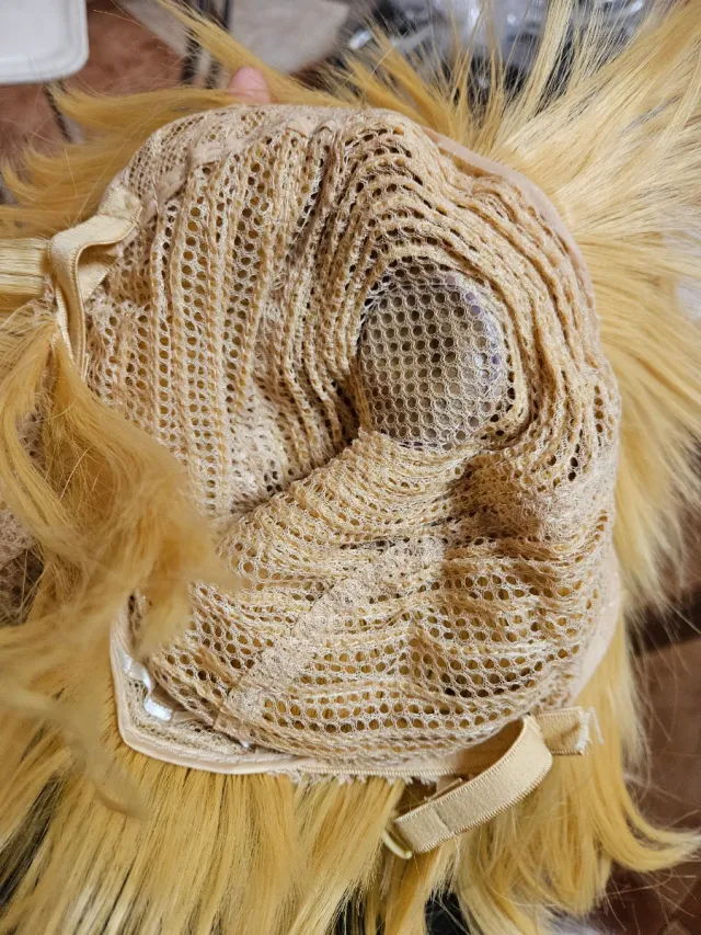 Peluca rubia para disfraz