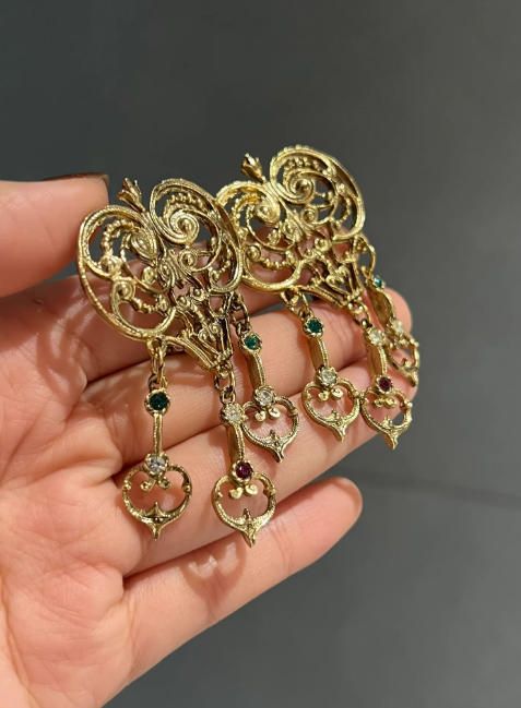 Pendientes vintage dorados con piedras