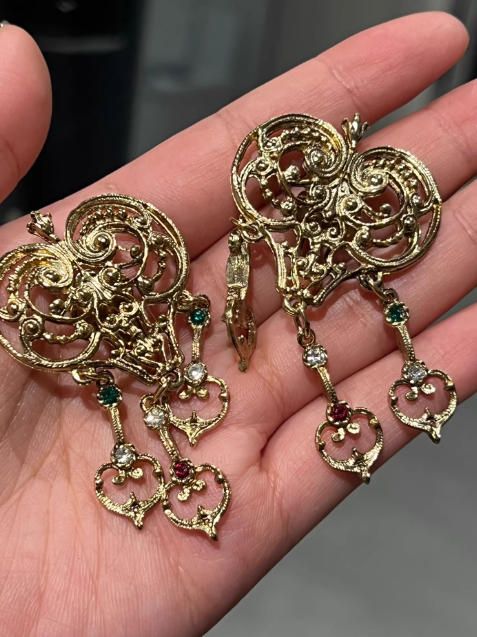 Pendientes vintage dorados con piedras