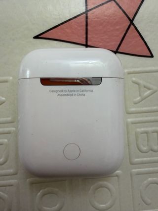 Custodia di ricarica AirPods Apple bianca