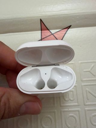 Custodia di ricarica AirPods Apple bianca