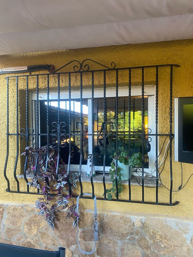 Reja de forja para ventana