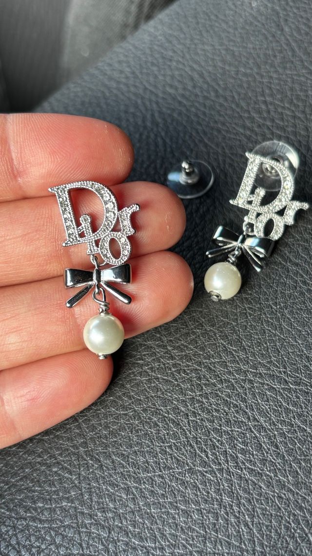 Dior pendientes silver-tone con perla y lazo