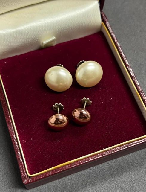 2 pares pendientes perla y oro