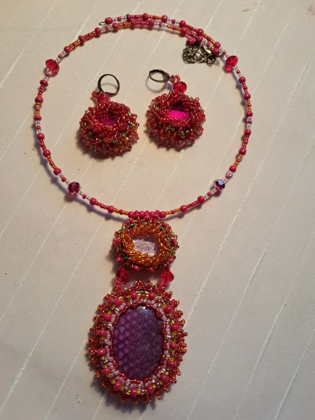 Conjunto Collar y Pendientes Artesanales