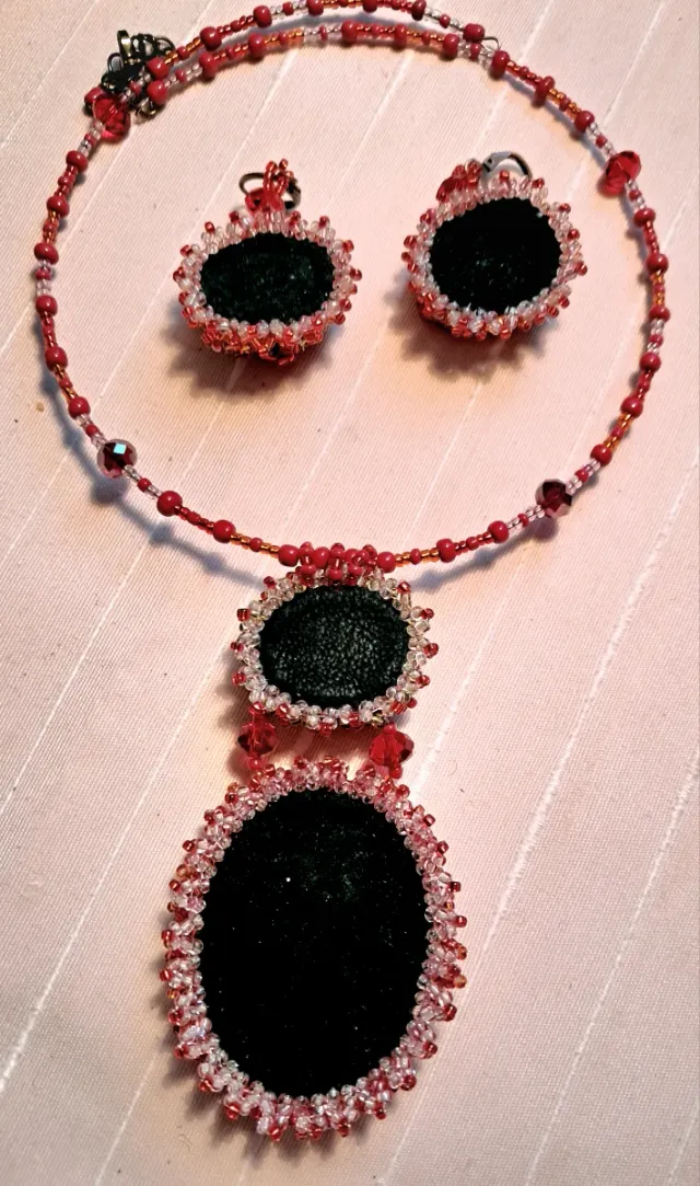 Conjunto Collar y Pendientes Artesanales