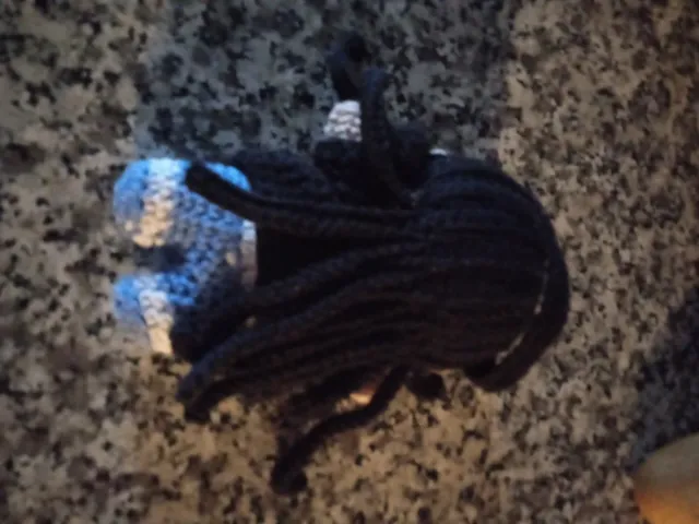 Muñeca tejida a mano