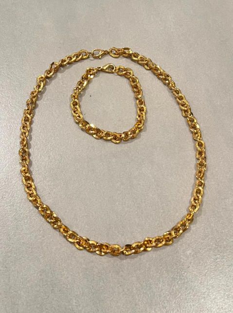 Conjunto collar y pulsera dorados