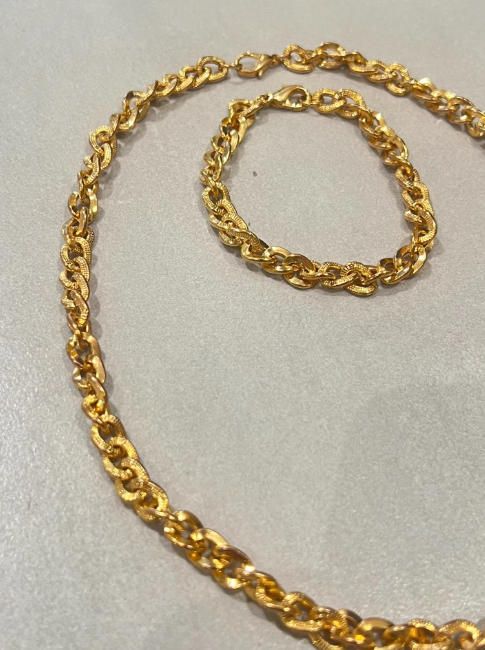Conjunto collar y pulsera dorados
