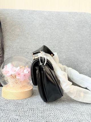 Borsa Guess nera lucida nuova