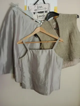 Blusa tirantes, bléiser y falda plata