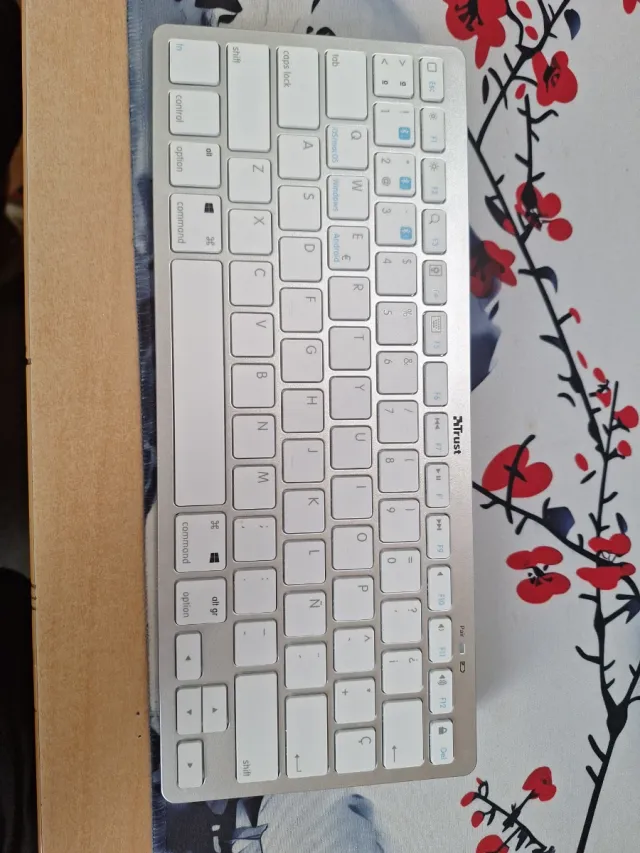 Teclado Bluetooth Trust Nado Plata