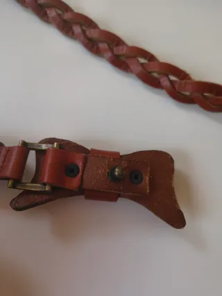 Cinturón de cuero trenzado con lazo