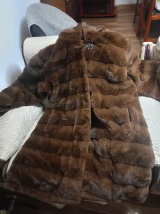 Abrigo de piel marrón