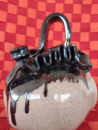 Jarrón/Botijo con motivos de Castellar de n'Hug.