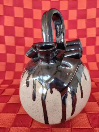 Jarrón/Botijo con motivos de Castellar de n'Hug.