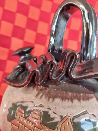 Jarrón/Botijo con motivos de Castellar de n'Hug.