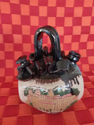 Jarrón/Botijo con motivos de Castellar de n'Hug.