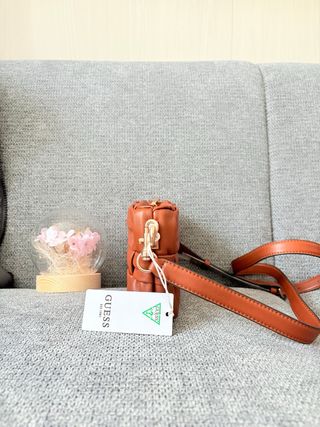 Borsa Guess marrone intrecciata nuova