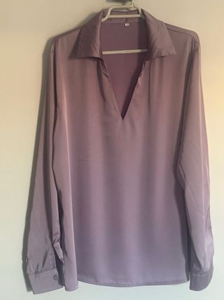 Blusa lila satinada talla L